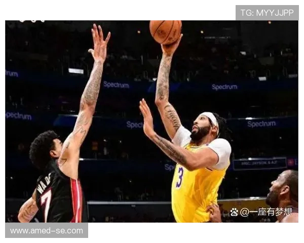 湖人与热火精彩对决中文回放全程回顾与精彩瞬间分析 湖人与热火精彩对决中文回放全程回顾与精彩瞬间分析