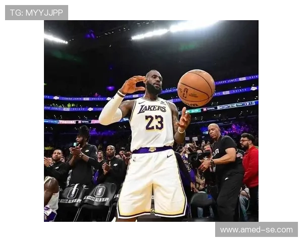 詹姆斯：从篮球传奇到社会影响力的多重身份探索与人生哲学